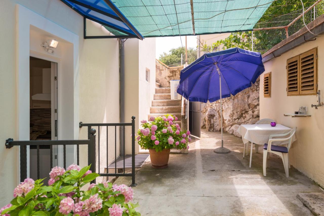 Petite Apartment Split Exterior photo
