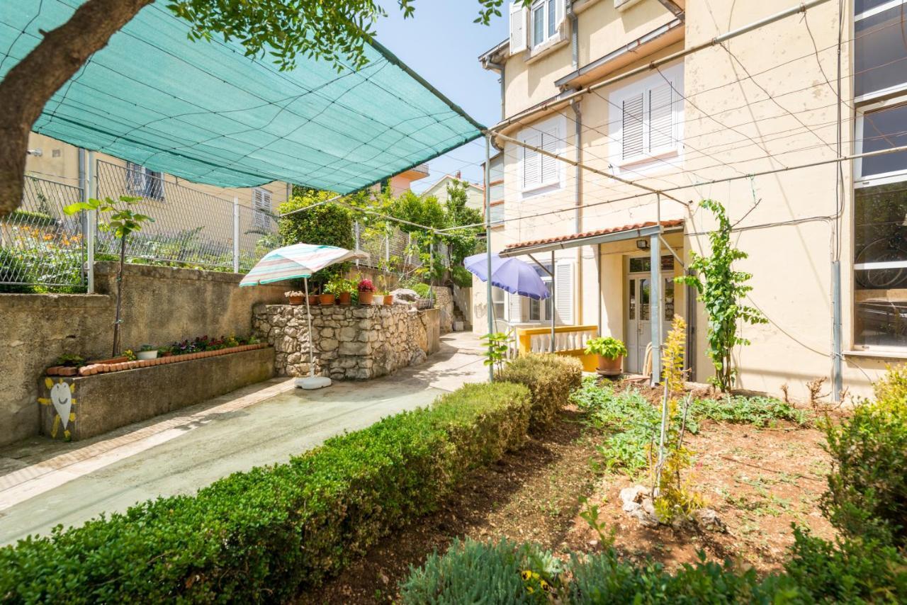 Petite Apartment Split Exterior photo