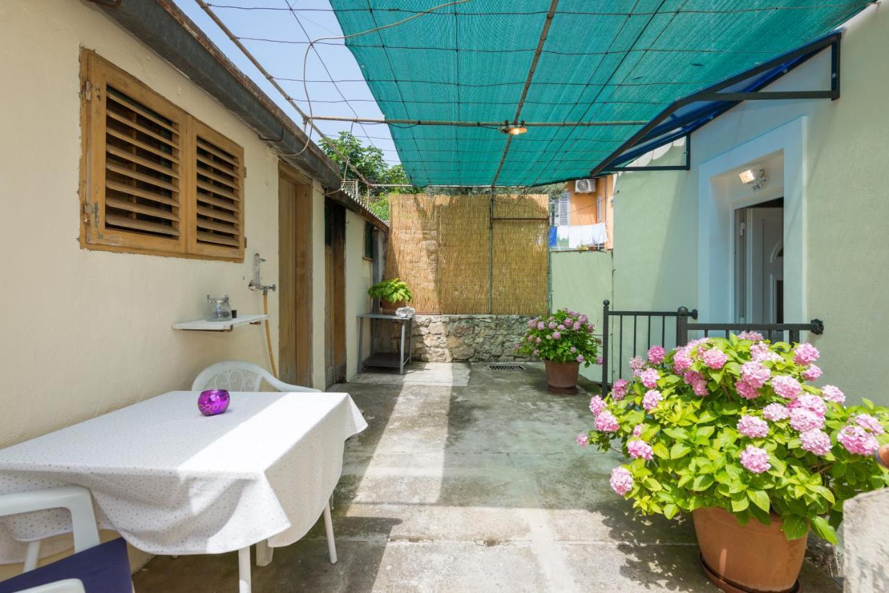 Petite Apartment Split Exterior photo
